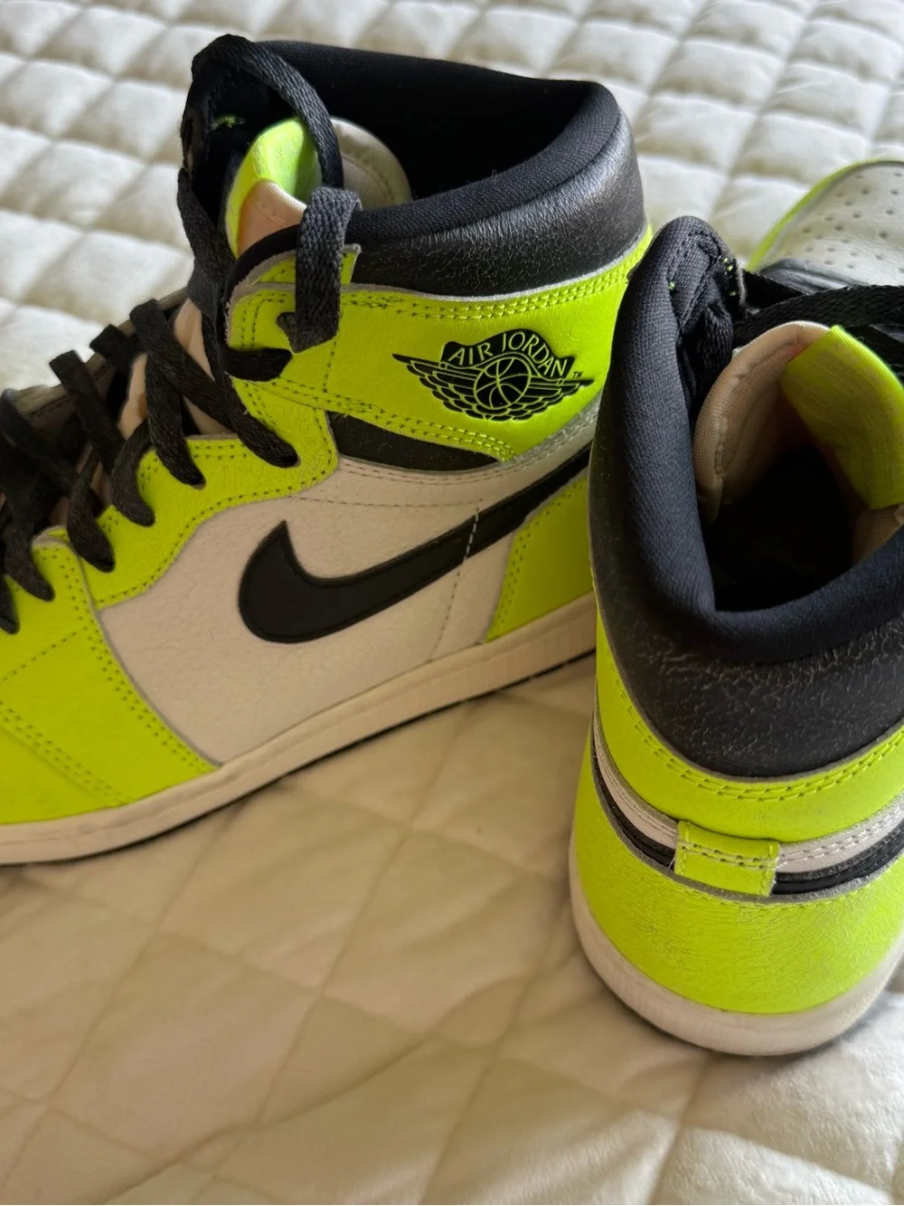 Air Jordan 1 Retro High OG Visionaire Volt Neon Green Black 555088-702 Men's 9.5